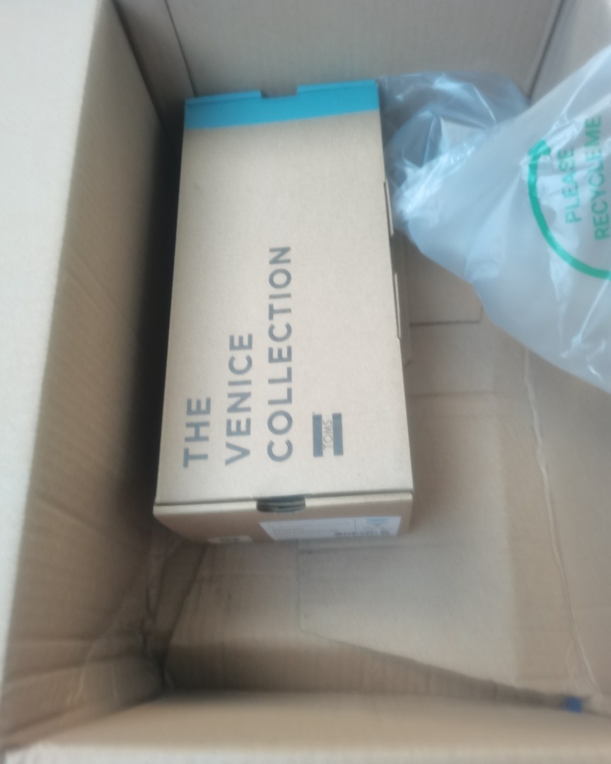 终于是淘到了一双合脚又舒服的鞋子，不容易啊！ 8月中旬时在A