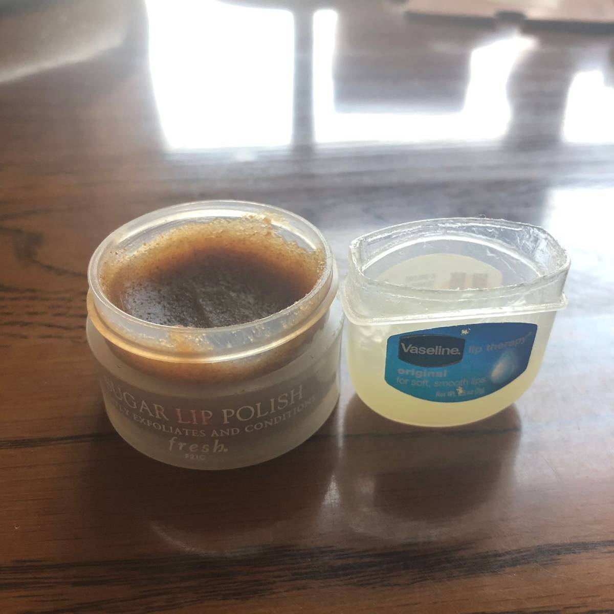 #唇部晚间保养王炸组合# ❤️Fresh唇部磨砂膏➕厚敷凡士