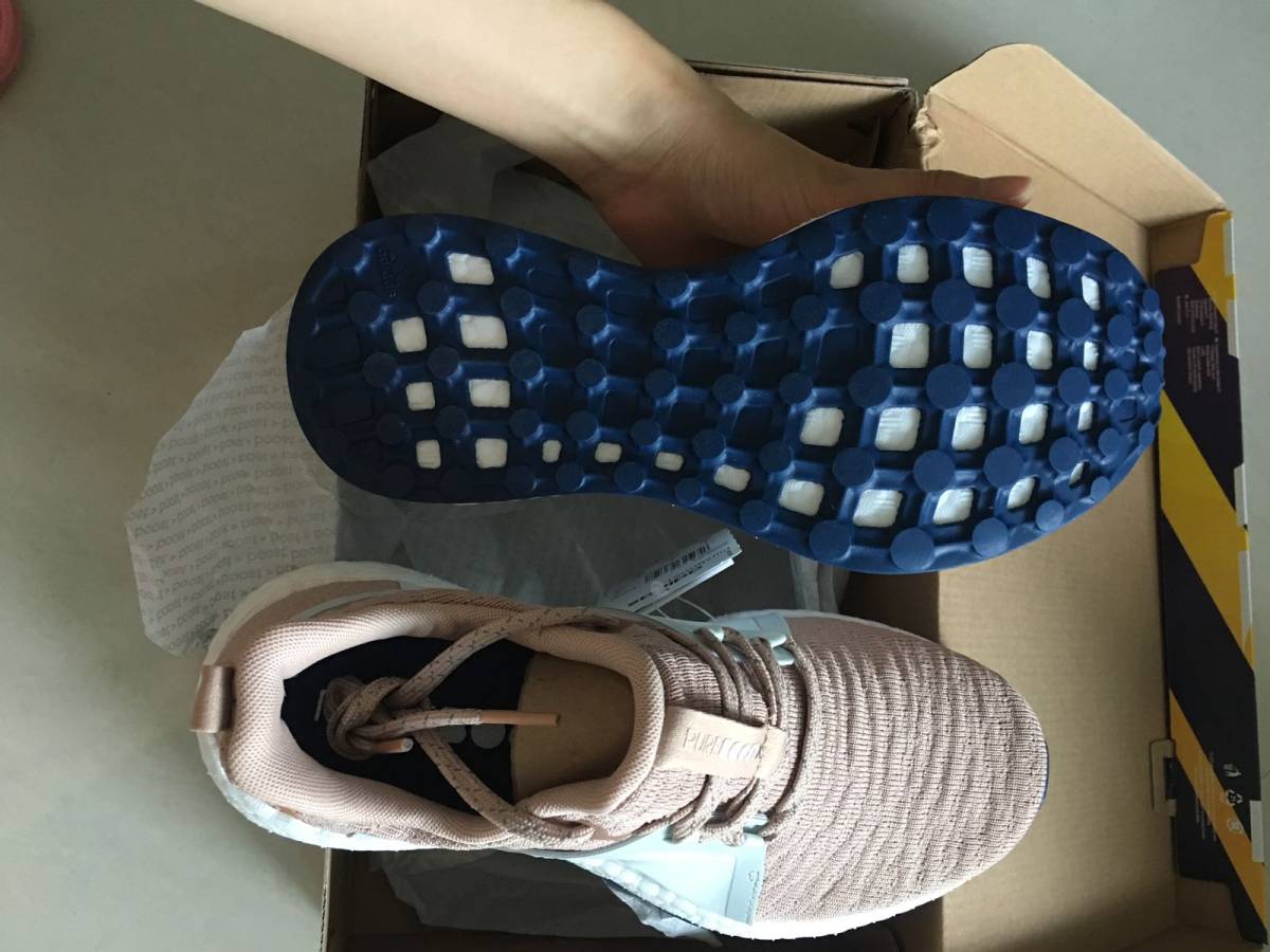 出Adidas boost裸粉色一双，36.7码，购于aso