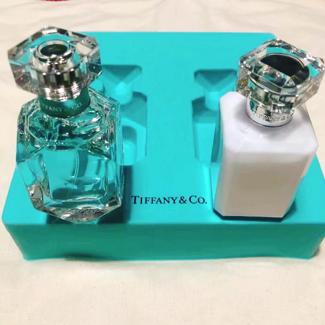 蒂凡尼合作款钻石瓶香水礼盒  ✨这个应该是我目前买到的最心仪