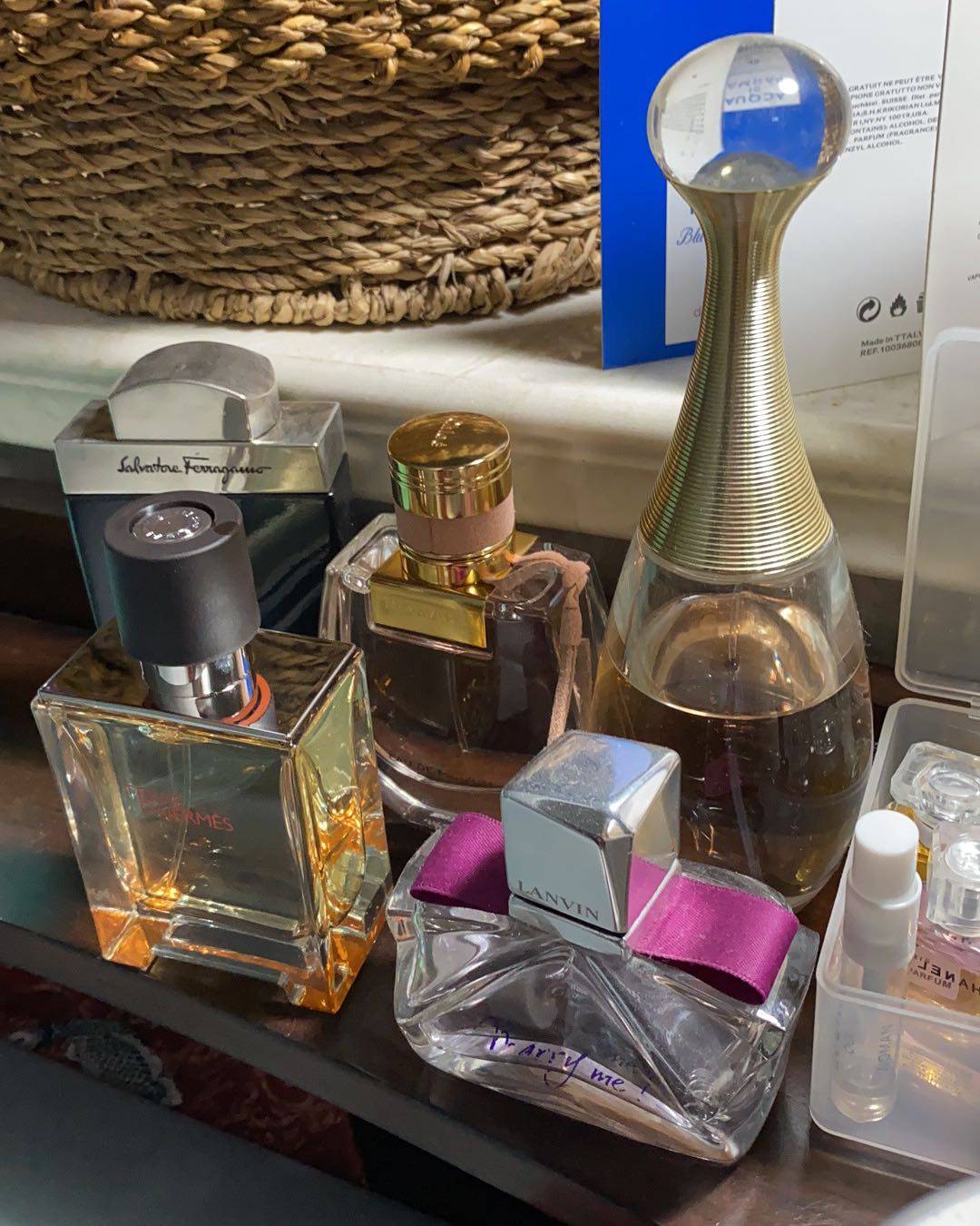 F网海淘的香水到货啦，开心，爱马仕大地和蔻依的小猪包，大地比