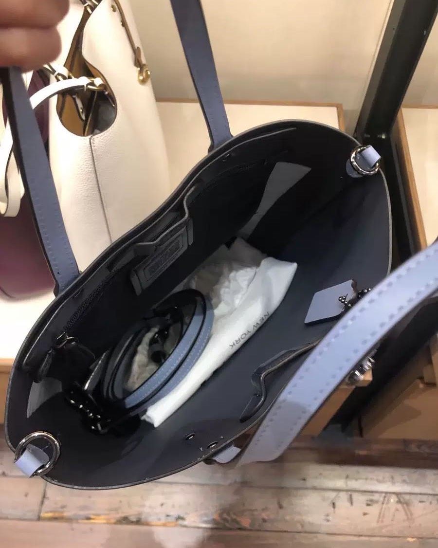 #新人首晒领美金#之时髦又百搭的Coach托特包，上班族**