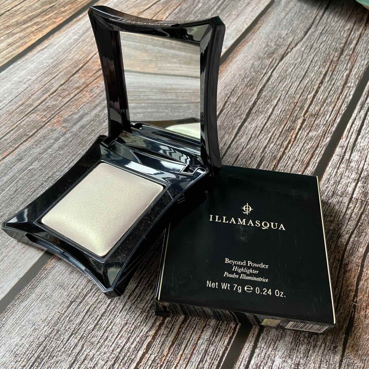 九月晒单挑战：illamasqua高光粉饼。这颜值我爱啦。 