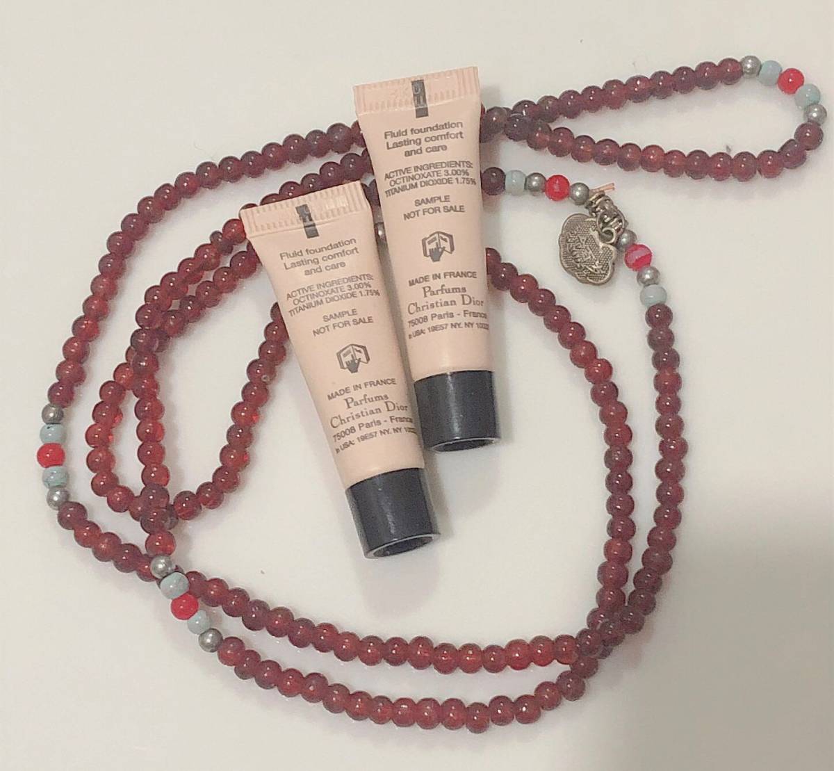 Dior——粉底液  个人肤质：混皮；夏天T区容易泛油  个