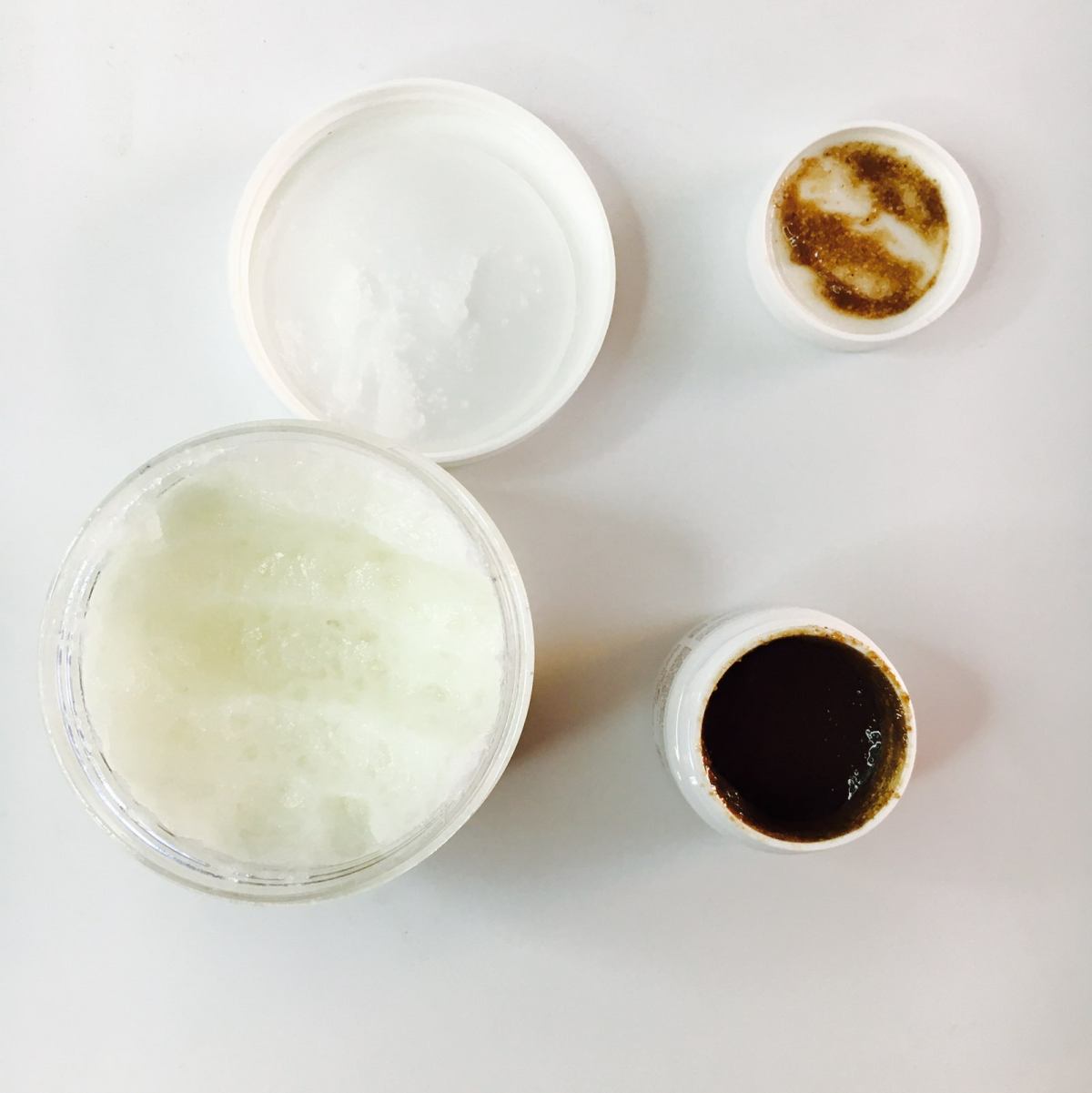 这个海盐头皮洁净霜是我自己特别喜欢的一款泛发用产品 可以说是