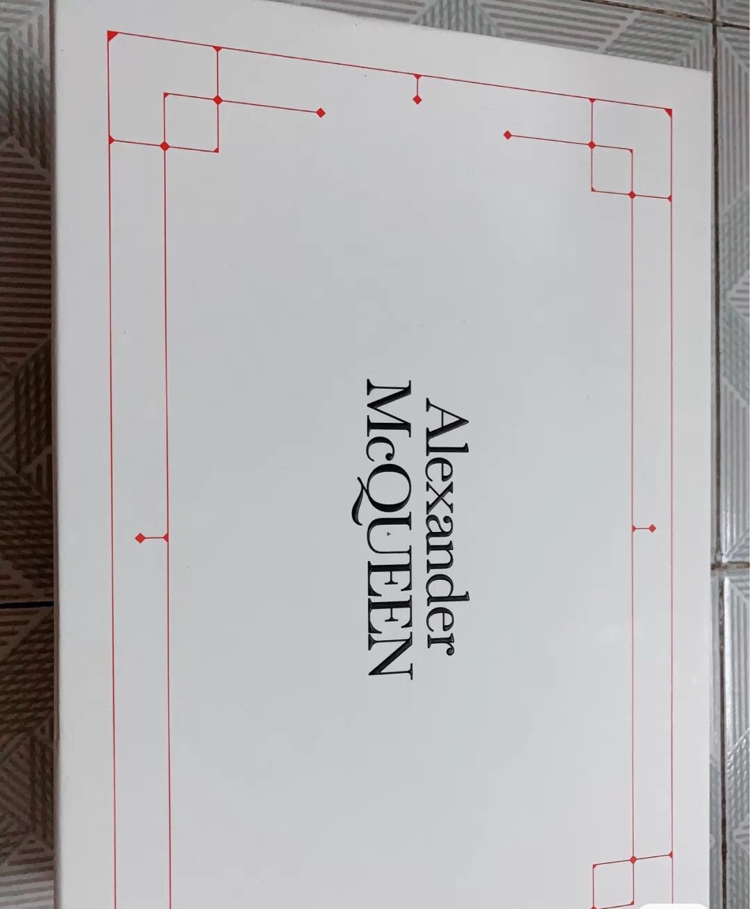 ALEXANDER MCQUEEN麦昆小白鞋银尾 嘿嘿心心念