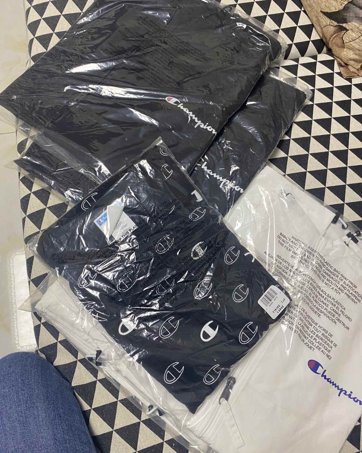 ⚡海淘新鲜到货冠军冲锋衣 以前也买过一件冲锋衣，是厚的，试穿