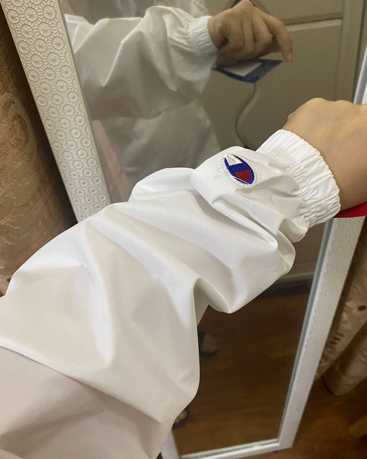 ⚡海淘新鲜到货冠军冲锋衣 以前也买过一件冲锋衣，是厚的，试穿