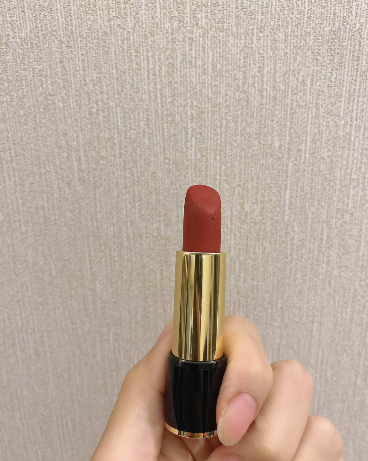 兰蔻196试色 去年大火的兰蔻196，我是今年三月份才入手的