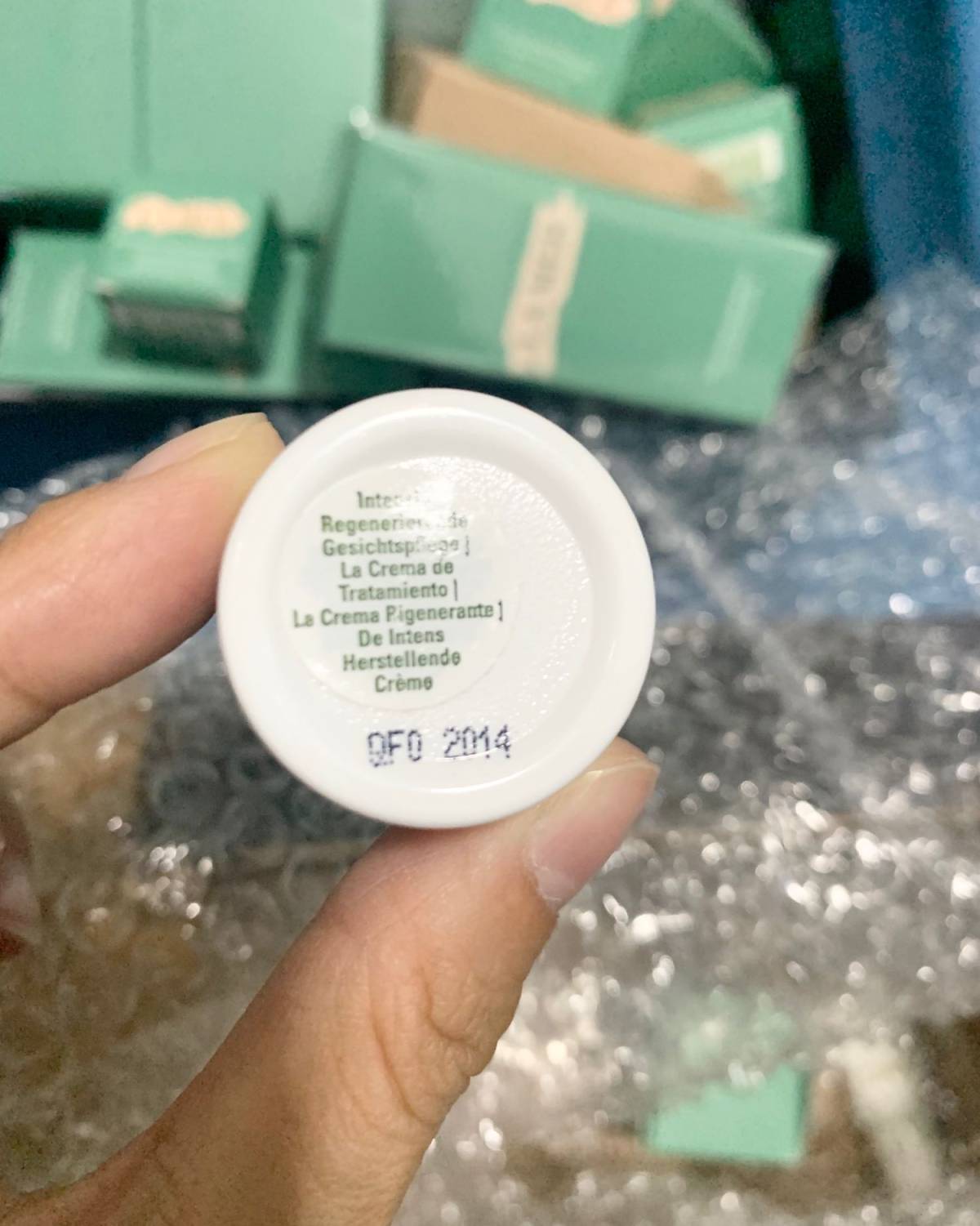 海蓝之谜经典面霜的批号太让人费解了  官网出的一波满300送