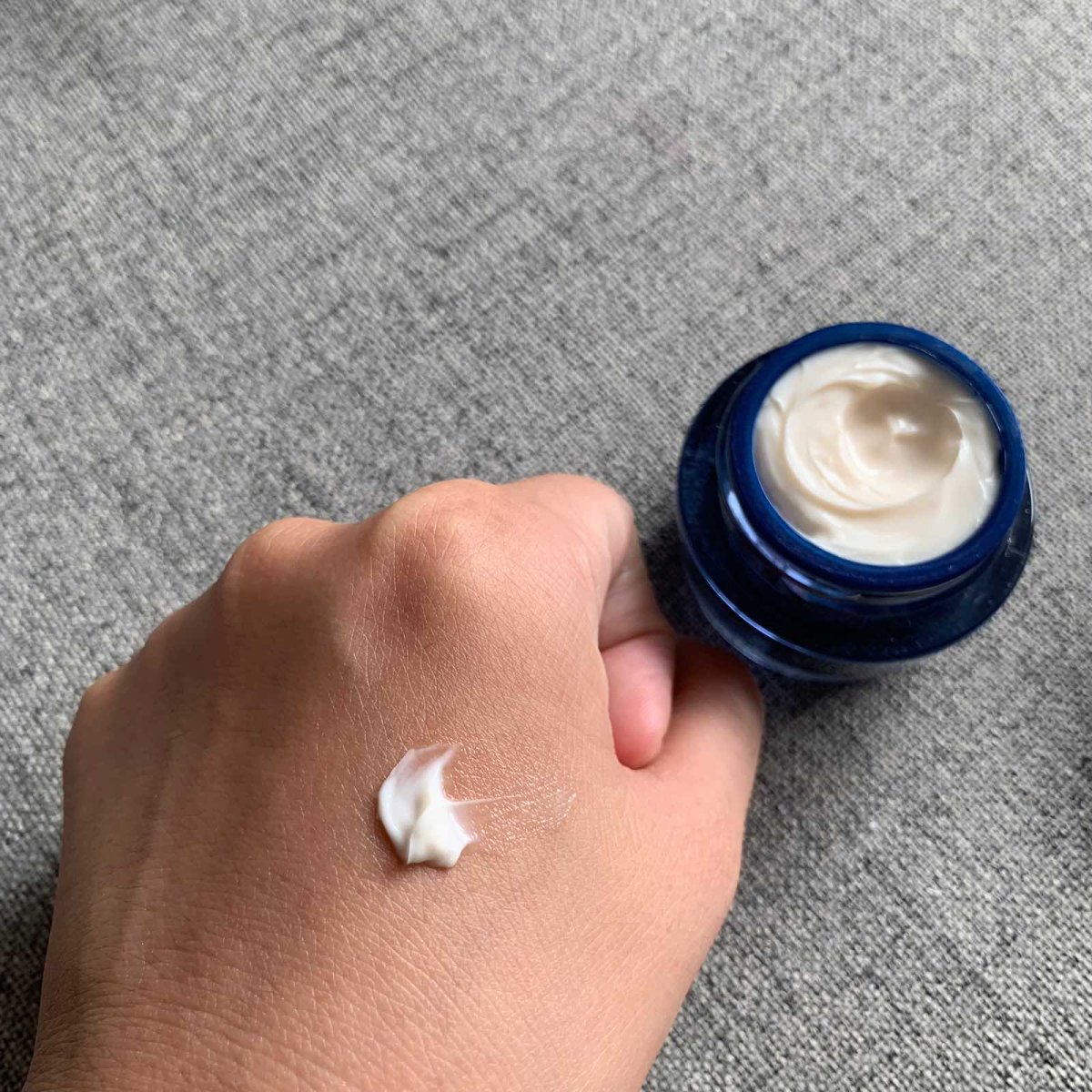 雅诗兰黛智妍晚霜  ✨之前对雅诗兰黛智妍面霜很有好感，后来发