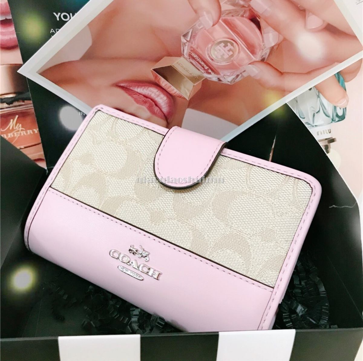👛coach短款钱包～粉嫩嫩的小可爱～ 这款coach钱包