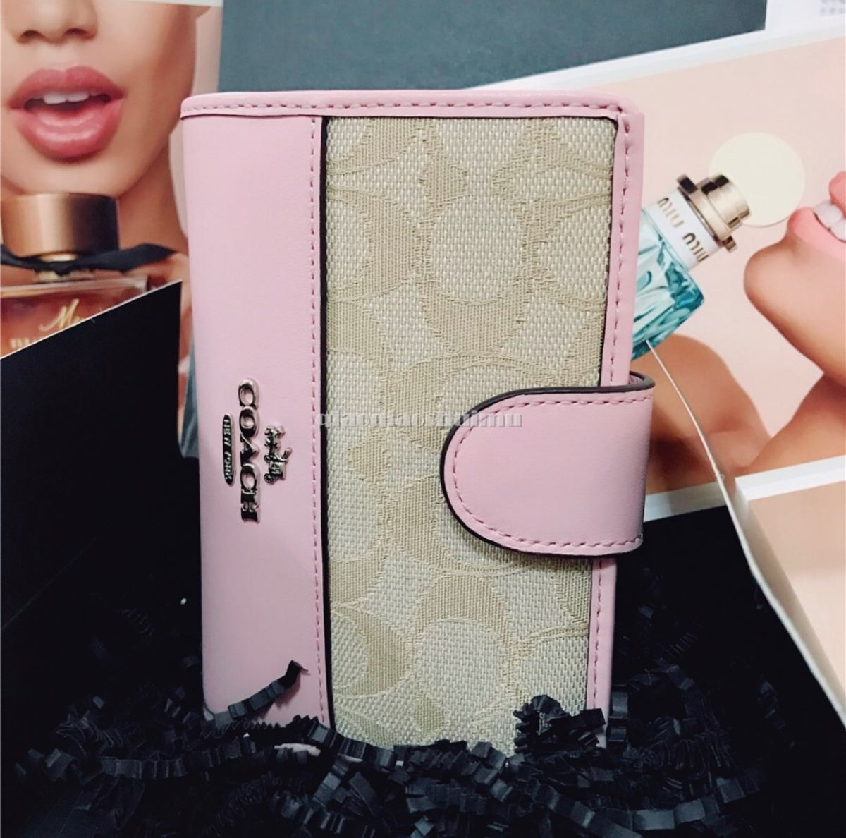 👛coach短款钱包～粉嫩嫩的小可爱～ 这款coach钱包