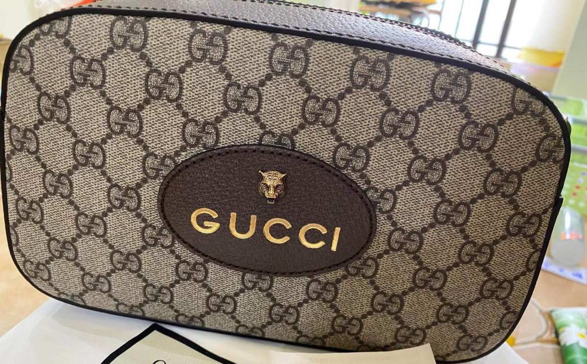 Gucci法国海淘攻略 瓦咔咔，晒一下刚到手的相机包。 这款