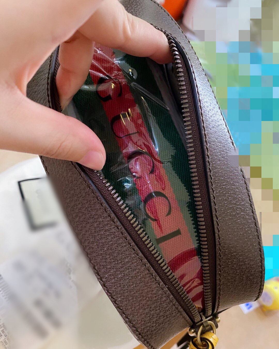 Gucci法国海淘攻略 瓦咔咔，晒一下刚到手的相机包。 这款