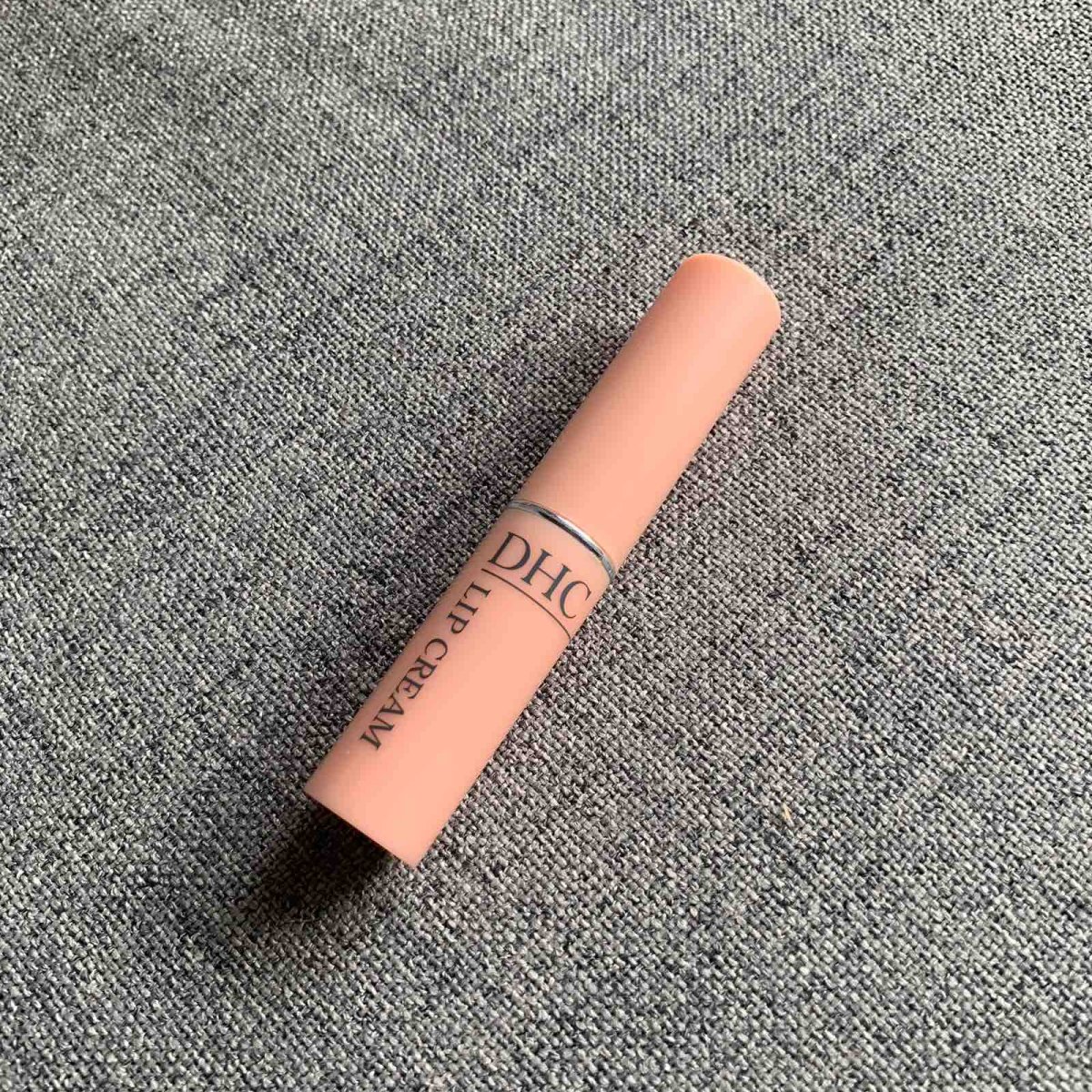 dhc唇膏  ✨这个唇膏是之前部门同事去日本旅游的时候给的伴