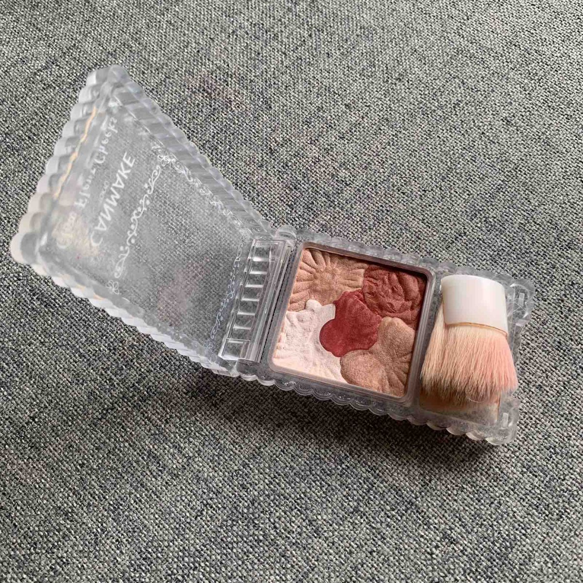 canmake花朵腮红  ✨这款腮红也是网红款了，几年前网上