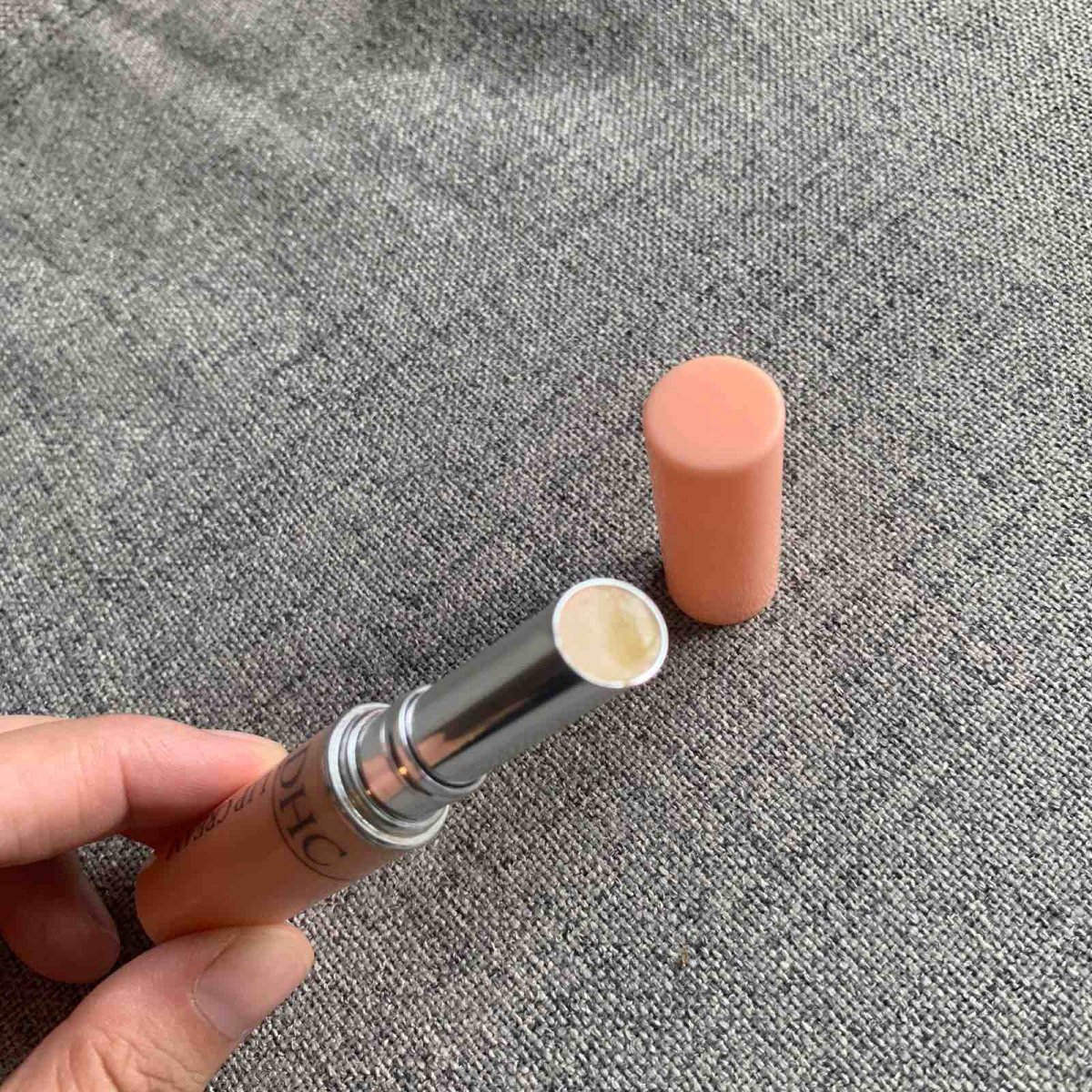 dhc唇膏  ✨这个唇膏是之前部门同事去日本旅游的时候给的伴