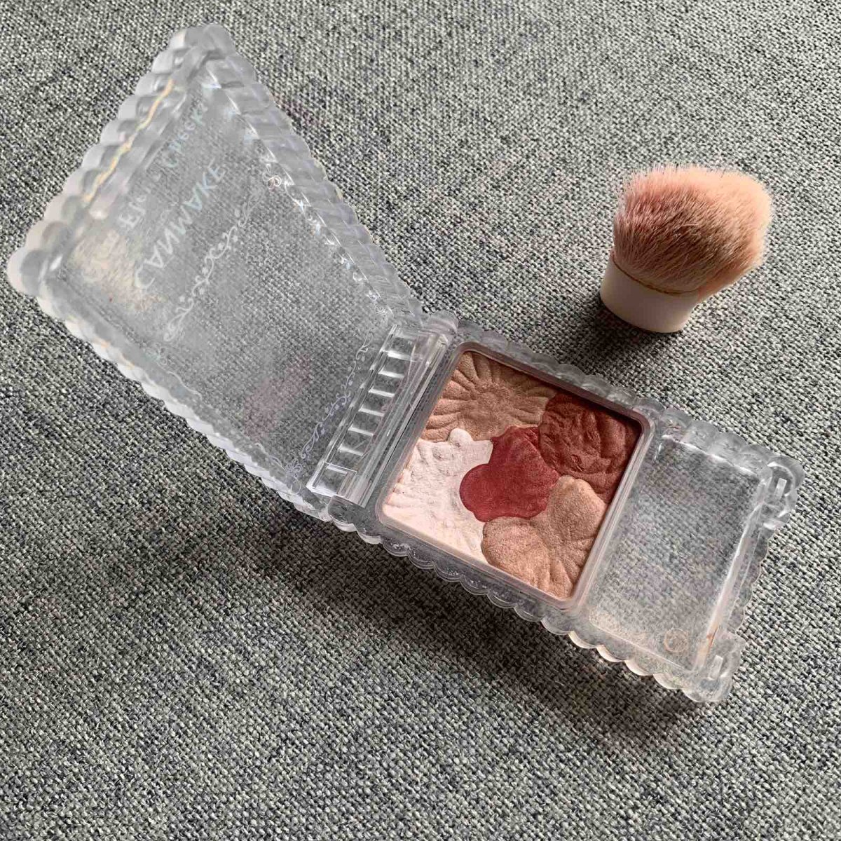 canmake花朵腮红  ✨这款腮红也是网红款了，几年前网上
