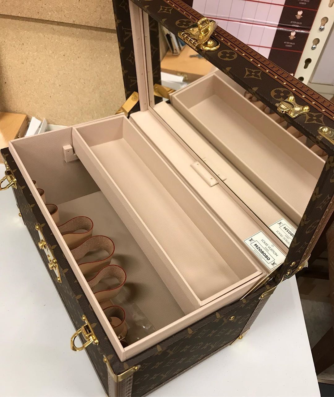 遇到一个很好的LV店员 不用去店里直接寄到我家  其实也不是
