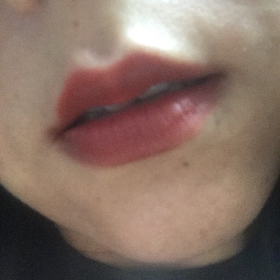 💄秋天来了， 应景的干枫叶红， 雅诗兰黛倾慕哑光唇膏333
