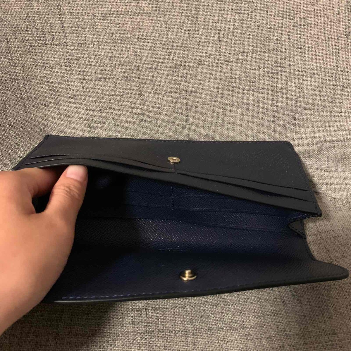 coach长款钱包  ✨之前和小伙伴聊起购物这件事，说现在最