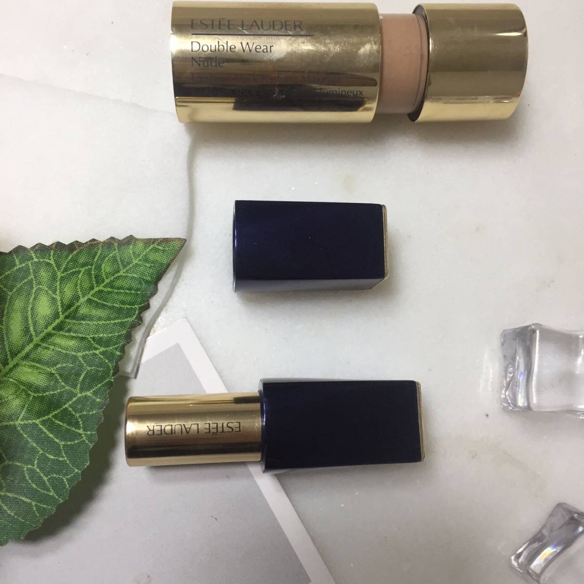 💄秋天来了， 应景的干枫叶红， 雅诗兰黛倾慕哑光唇膏333