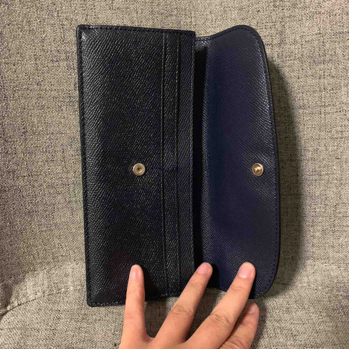 coach长款钱包  ✨之前和小伙伴聊起购物这件事，说现在最