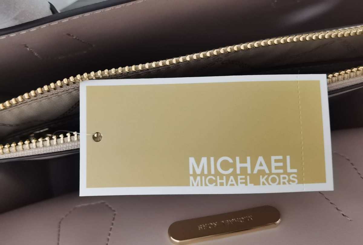 MK官网包包到货 今天真的是意外惊喜，我已经好几天都没有看过