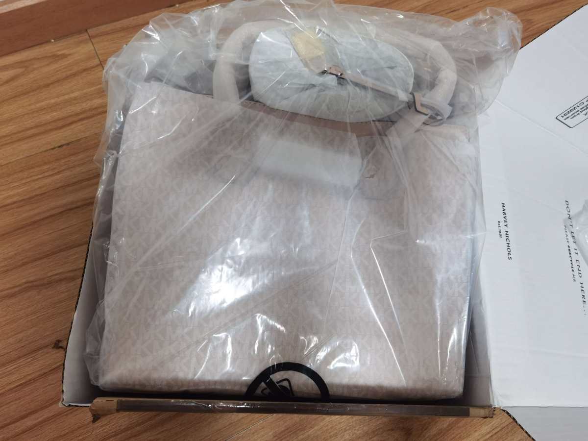 MK官网包包到货 今天真的是意外惊喜，我已经好几天都没有看过