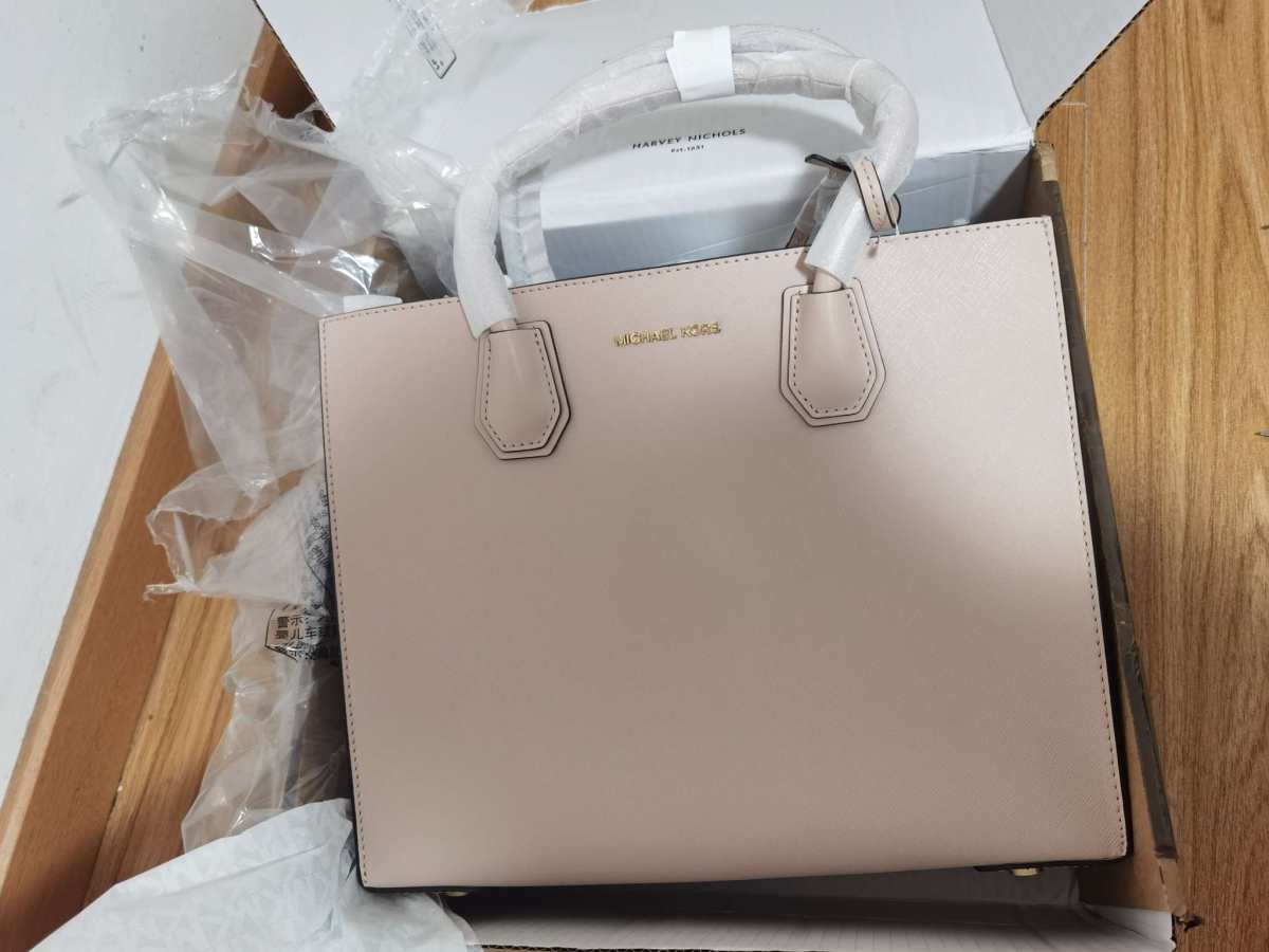 MK官网包包到货 今天真的是意外惊喜，我已经好几天都没有看过