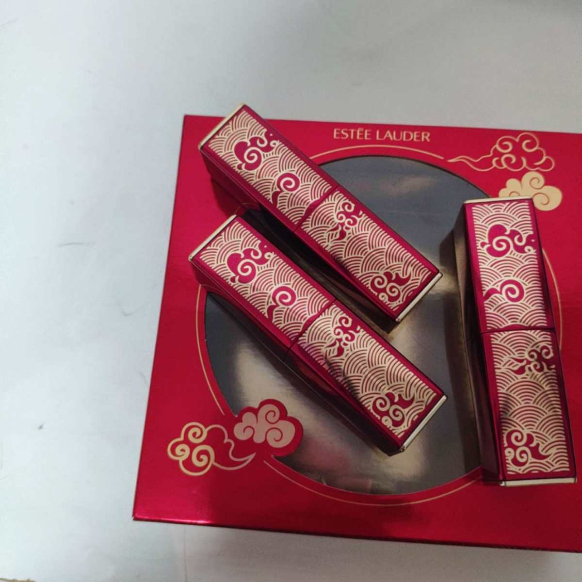 💄这个雅诗兰黛新年口红套装不踩雷 19年的祥云红管倾慕新年