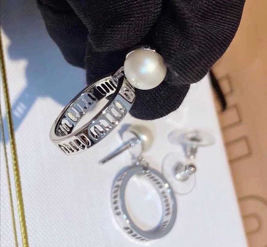 说说漂亮的耳环吧～miumiu耳环  🌸小清新外观，银色通