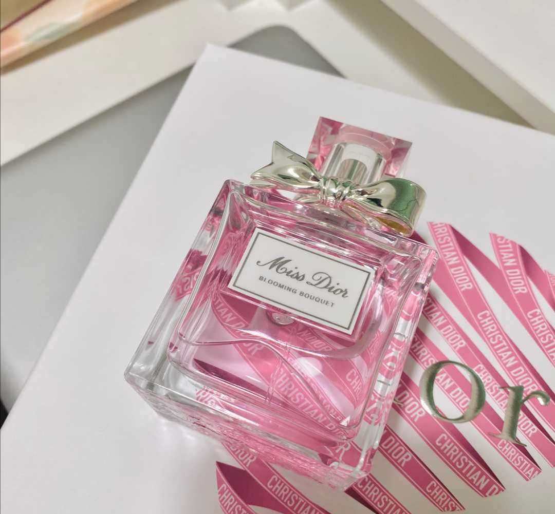 Dior花漾甜心 最最最经典的香水，永远都在Dior官网首页