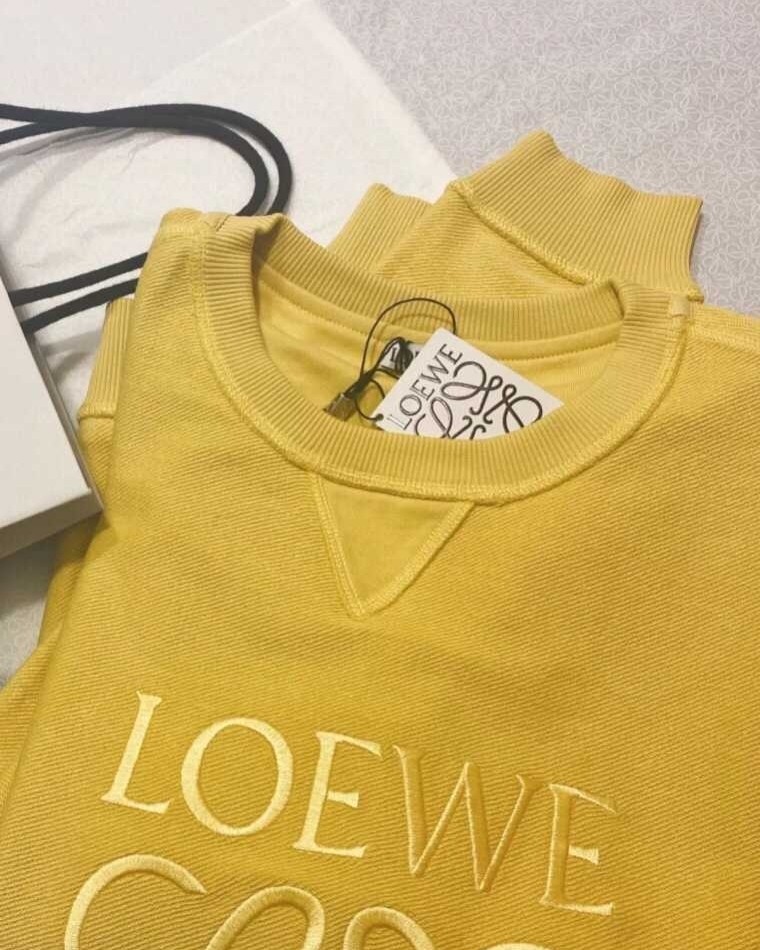 loewe黄色新款爆款卫衣 🌸罗意威，一个西班牙专注于皮包