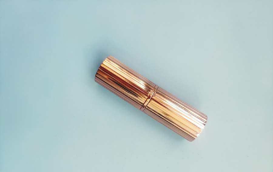 CT的口红色号wos绝美豆沙色，比Mac的好看多了 不过还是