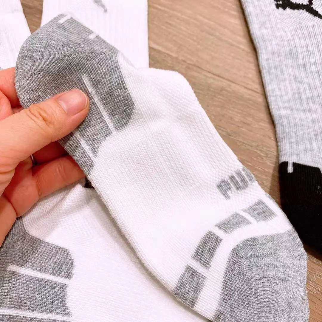 彪马袜子 似乎跟运动相关的品牌都做的不错，像阿迪耐克这些简直