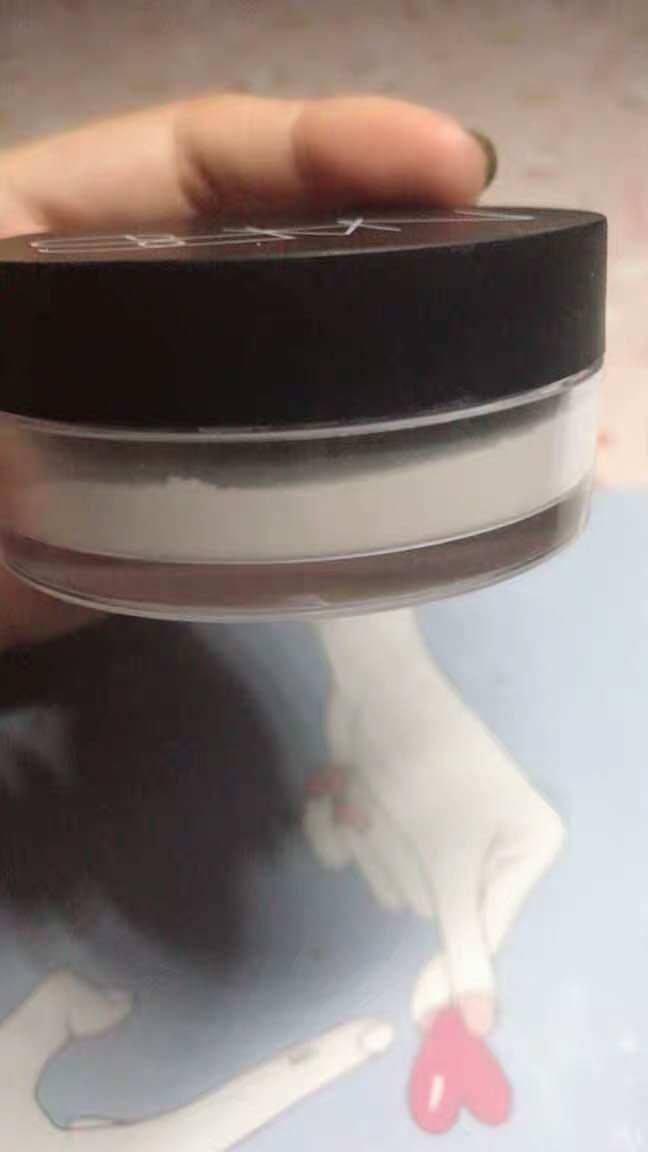 晒单第一篇，当然要给我最最中意的NARS浅色反射散定粉啦！！