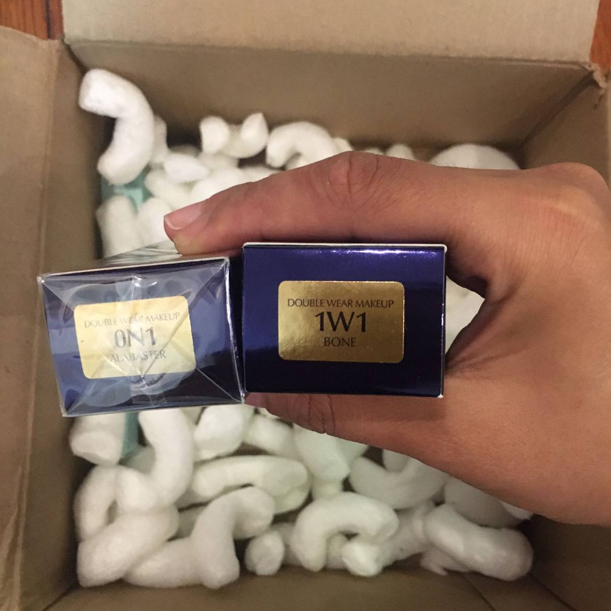 美国雅诗兰黛官网购入的，DW粉底液0N1，1W1。为啥会买0