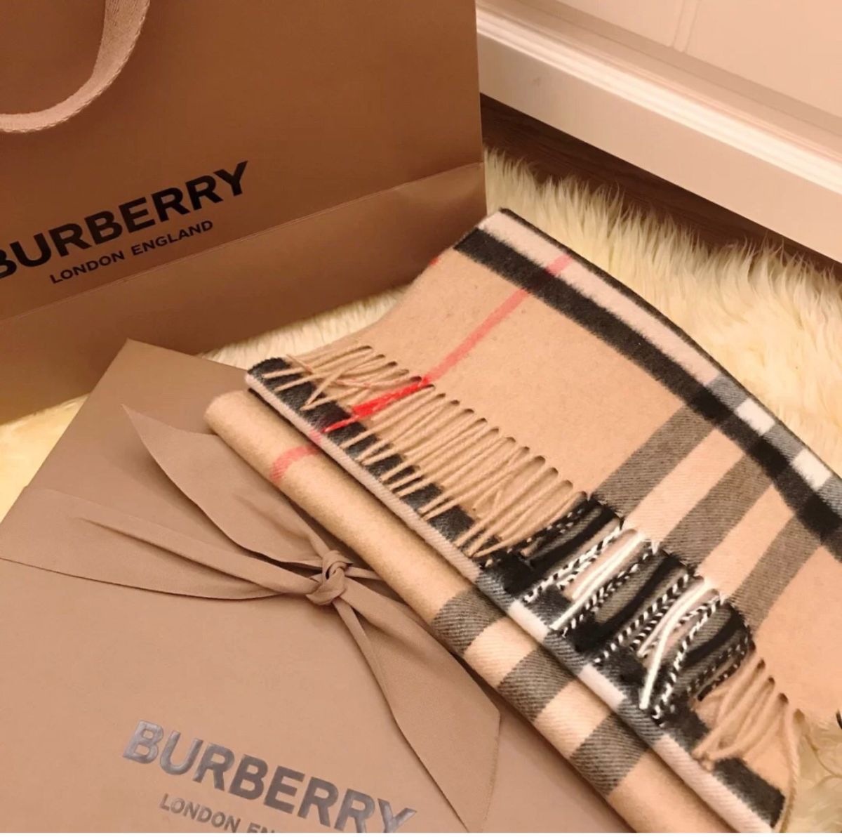 海淘开箱——burberry羊绒围巾  💖💖这款是之前尼