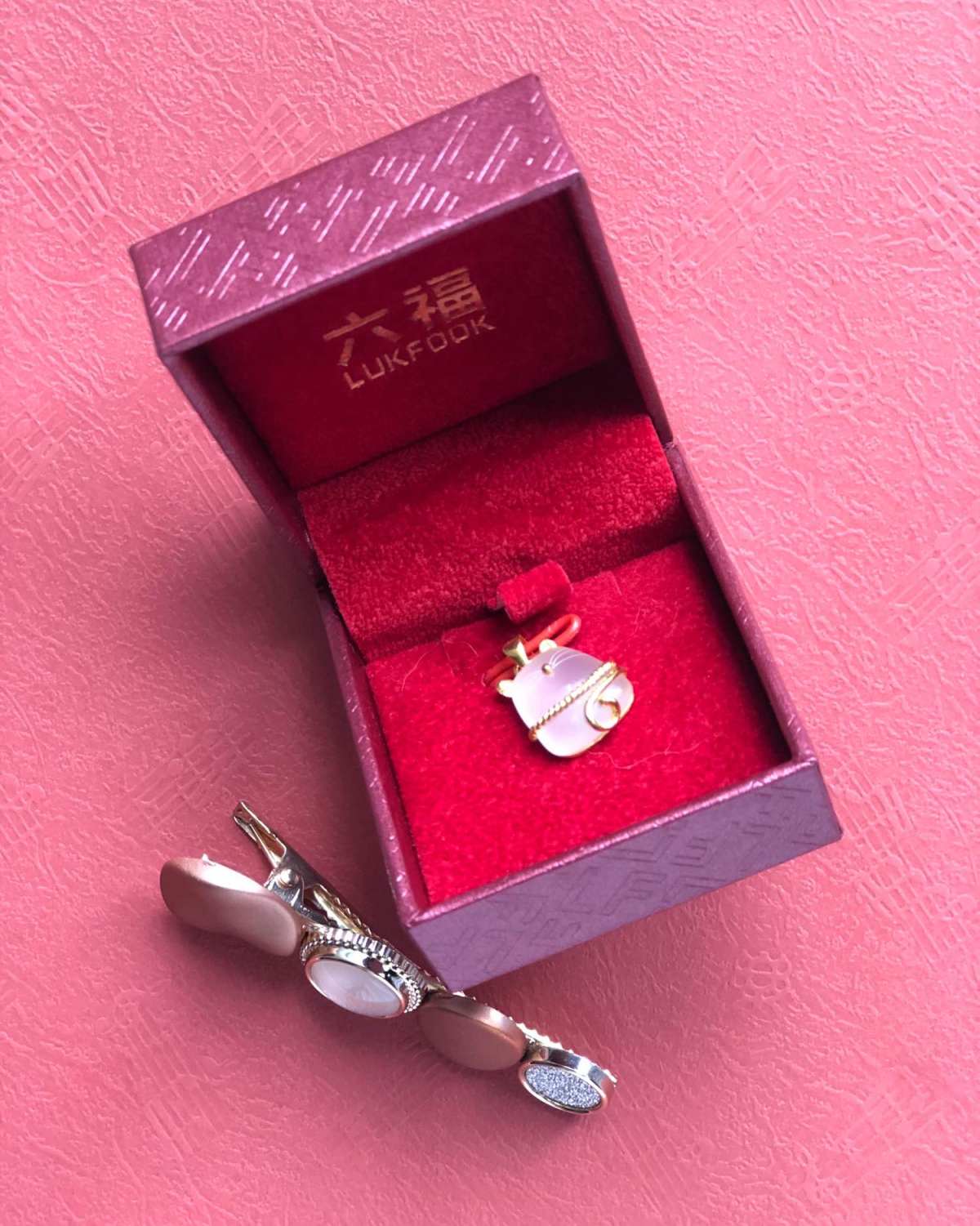 ❤️六福珠宝运财猫黄金玉石金镶玉吊坠 🌟很好看炒鸡喜欢的金