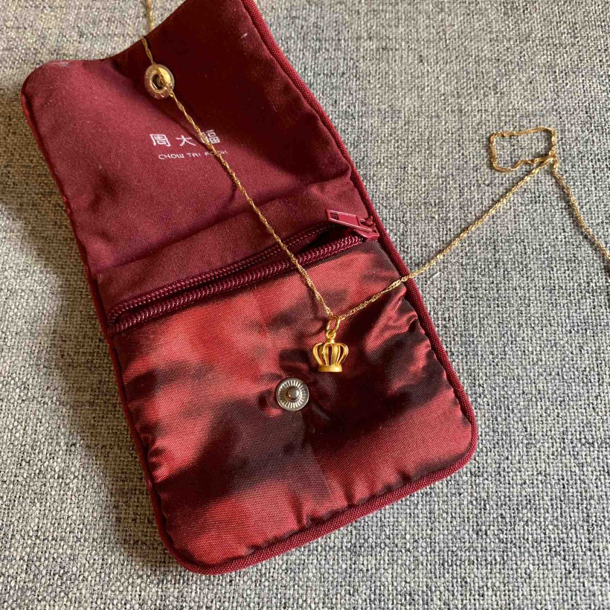 周大福小皇冠项链  ✨这款项链和坠子都是周大福家的，不是成套