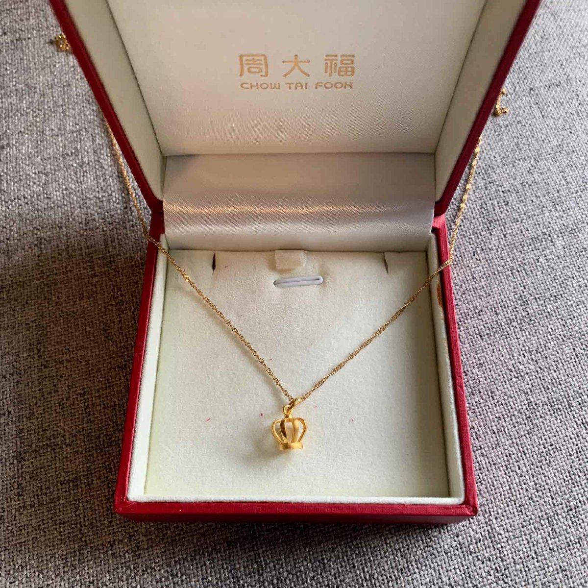 周大福小皇冠项链  ✨这款项链和坠子都是周大福家的，不是成套