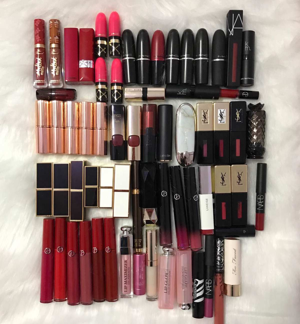 🌈口红控和粉底控来咯～ 要问这近一年多时间最省的是什么，那