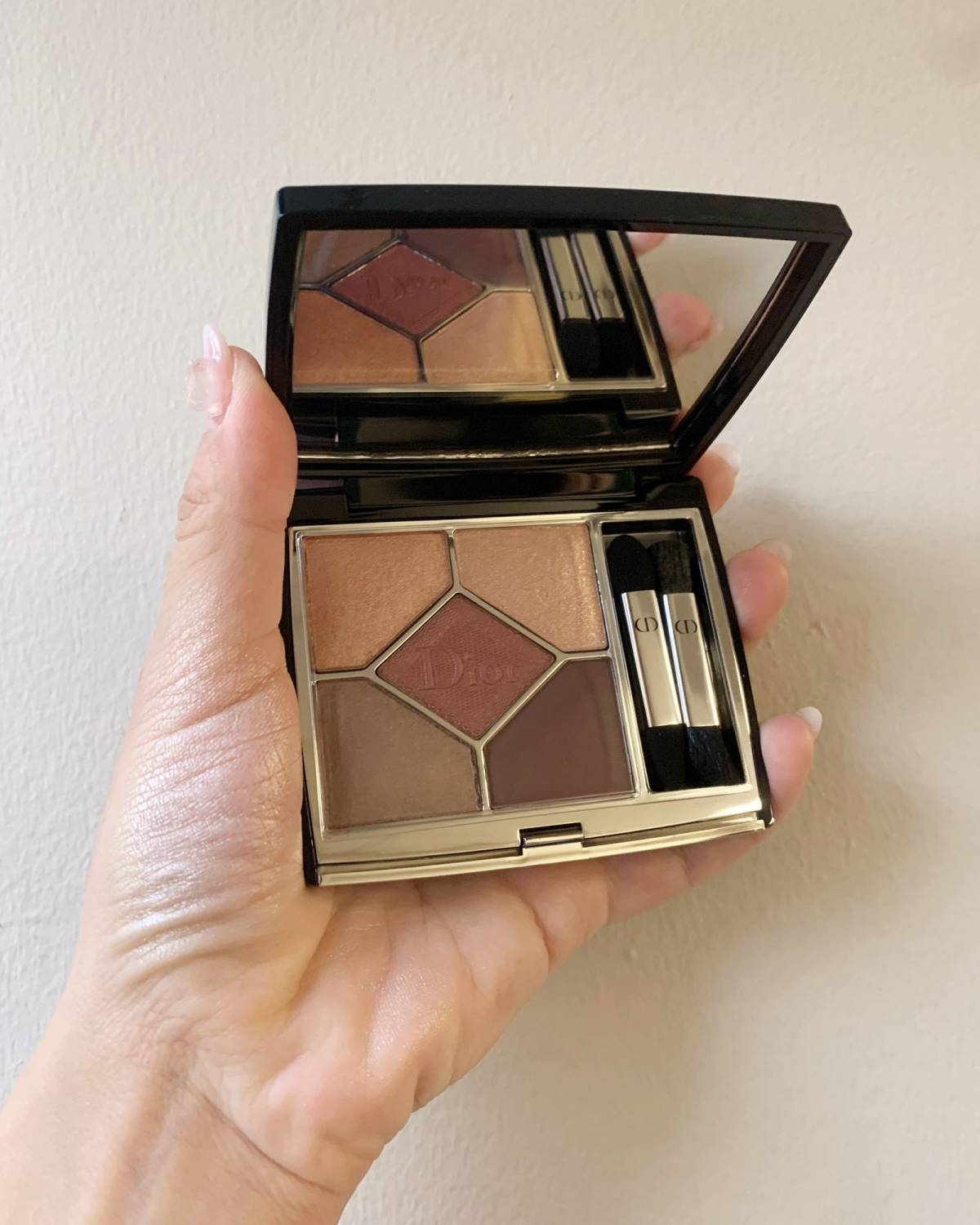 Dior/迪奥限量五色眼影 色号689   有种温柔的暖棕色
