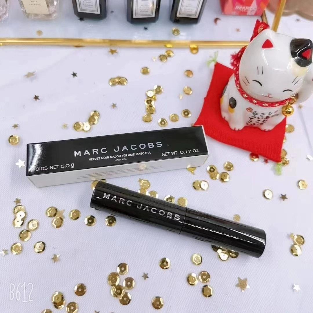 Marc JacobsVELVET NOIR天鹅绒浓密睫毛膏