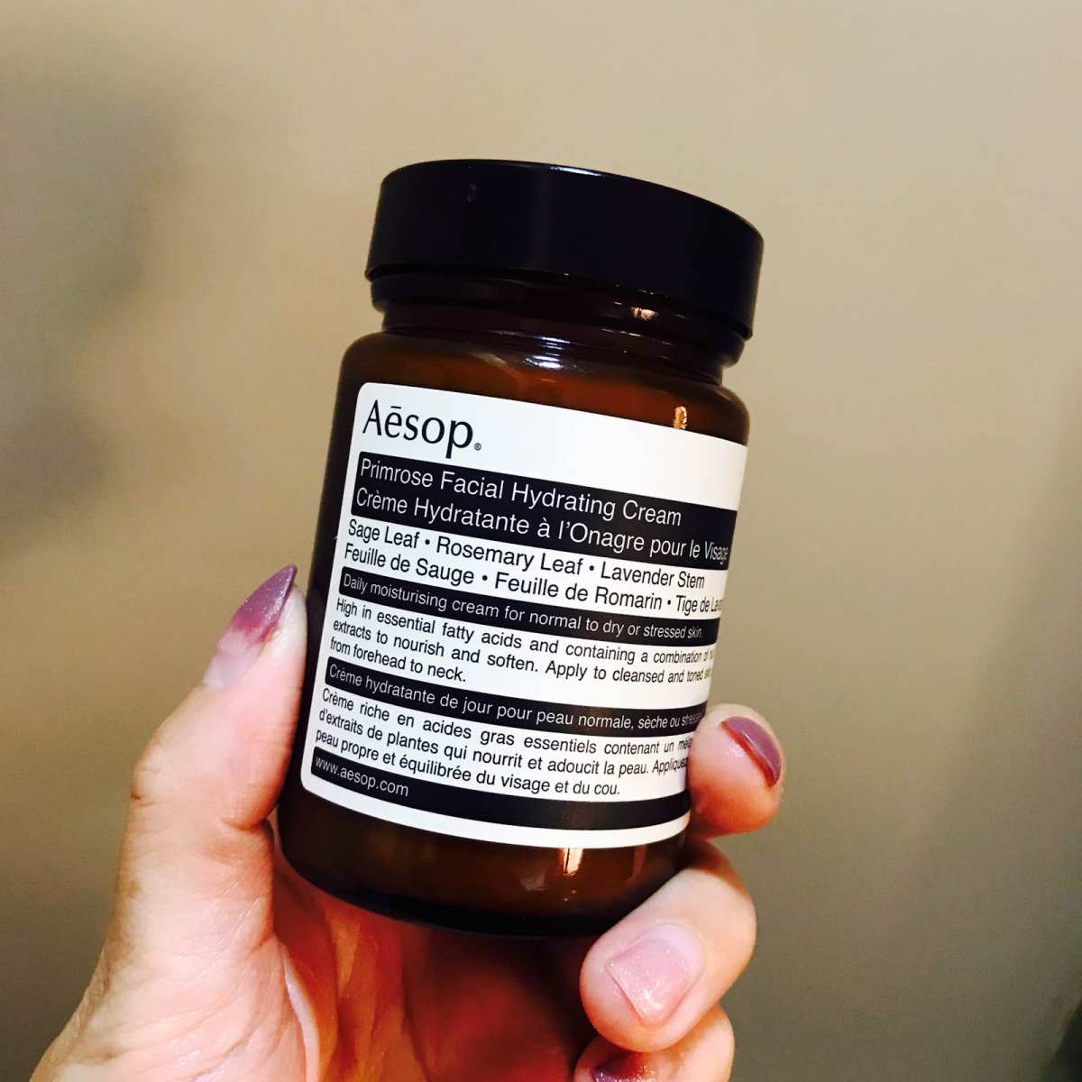 👉伊索樱草面霜～秋冬面霜涂起来 最近几天，脸越发觉得干了，