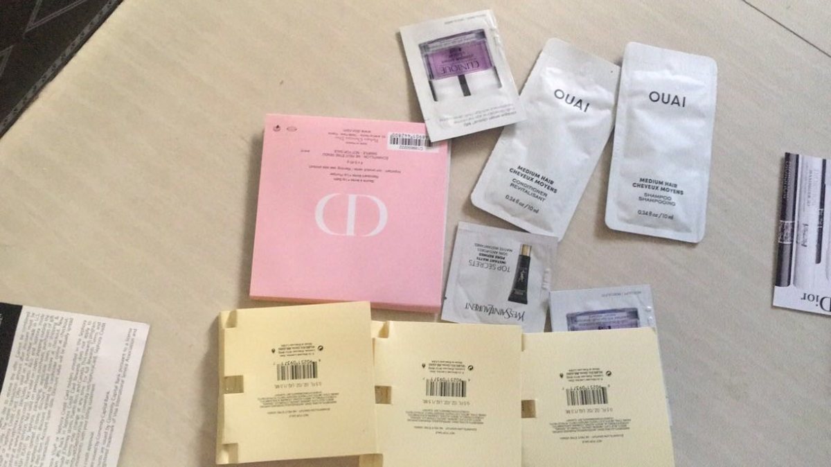 来晒一下今日份开箱，基本都是丝芙兰买的  大家应该都很熟悉，