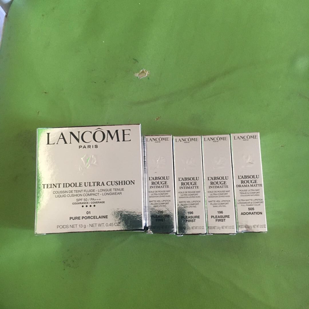 今日开箱  兰蔻最新粉金管196，在pb美妆网买的，为了凑单