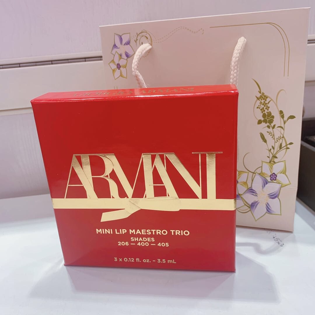 来晒一下今日份开箱，基本都是丝芙兰买的  大家应该都很熟悉，